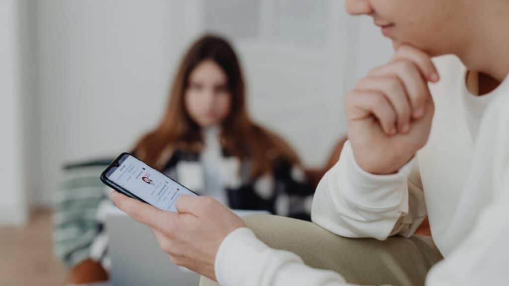 social media and addiction can be tricky navigating without sabotaging yourself.