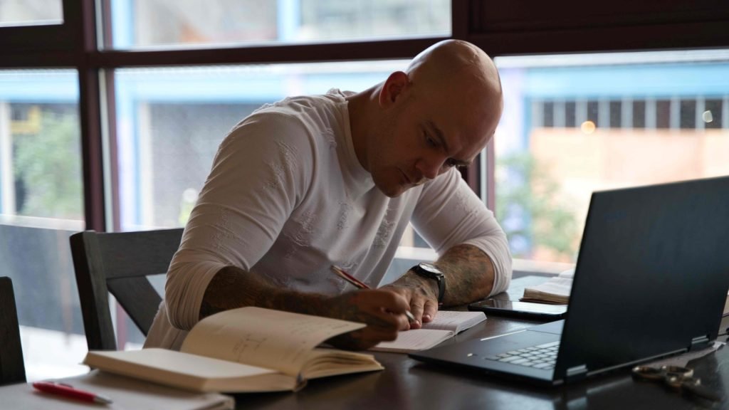 how to get a job as a felon